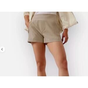 Athleta Trekkie North Short Hiking Beige Khaki Tan Woman's Size 10